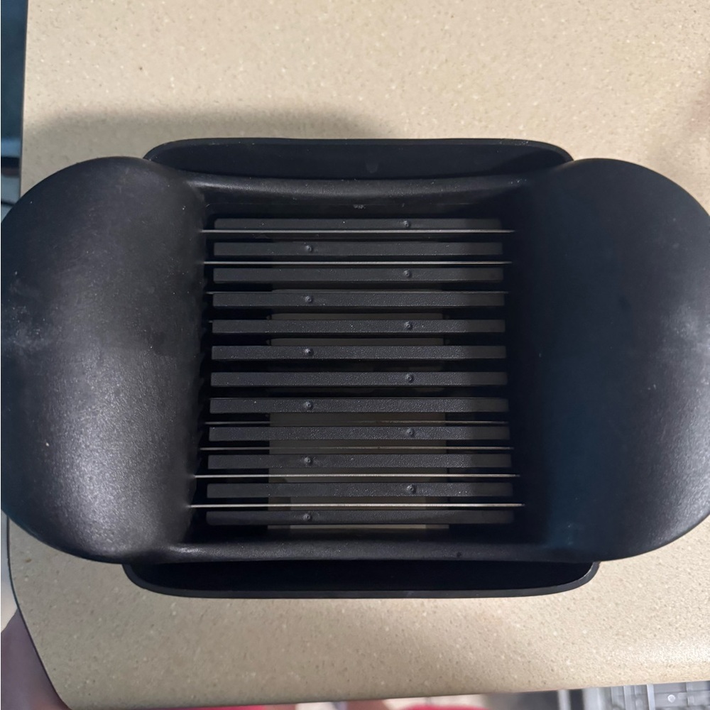 The Pampered Chef Black Veggie Slicer